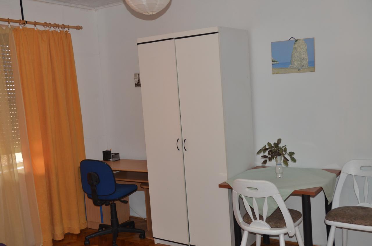 Rooms Mila Rezovac Exterior photo